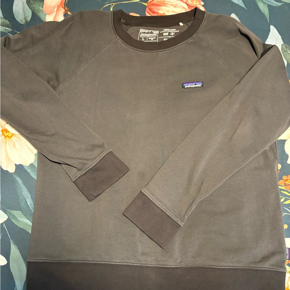 Patagonia Black and Gray Crewneck Sweater with Ribbed Details